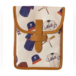 New Dooney & Bourke New York Mets Baseball Clutch Bag Purse White